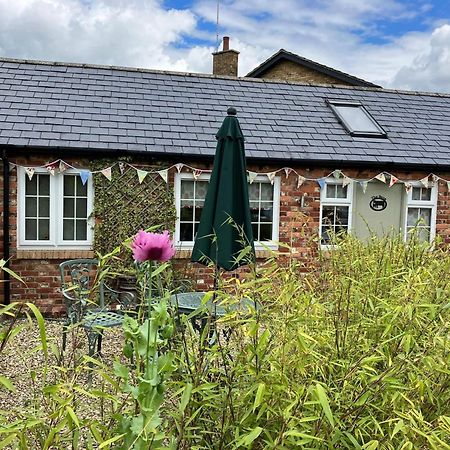 Pewsey Centre Village 2 Bedroom Cottage - The Byre מראה חיצוני תמונה