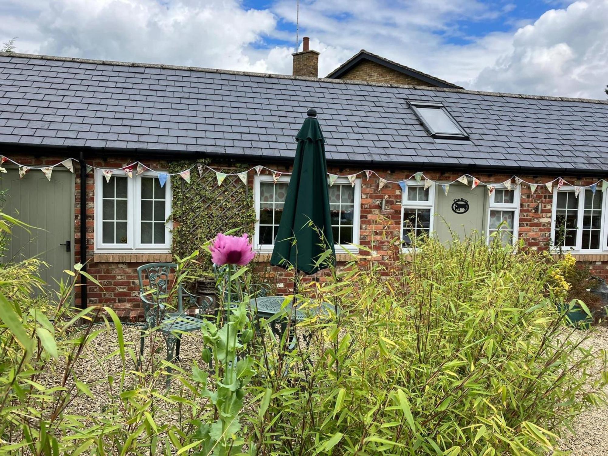 Pewsey Centre Village 2 Bedroom Cottage - The Byre מראה חיצוני תמונה